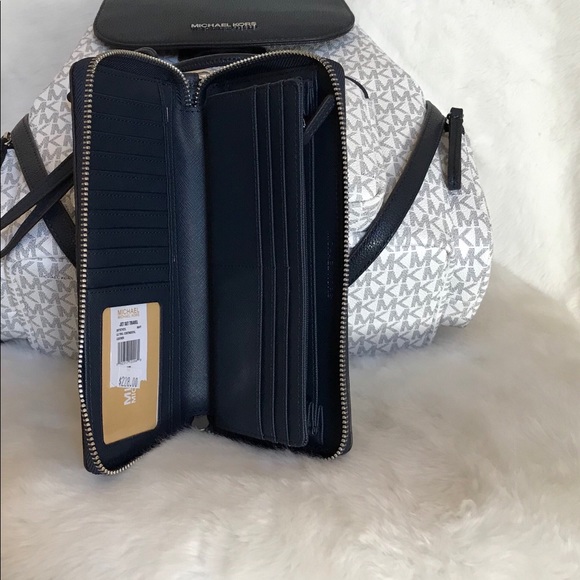 Michael Kors (2pcs) Abbey LG Cargo Backpack - Picture 6 of 8